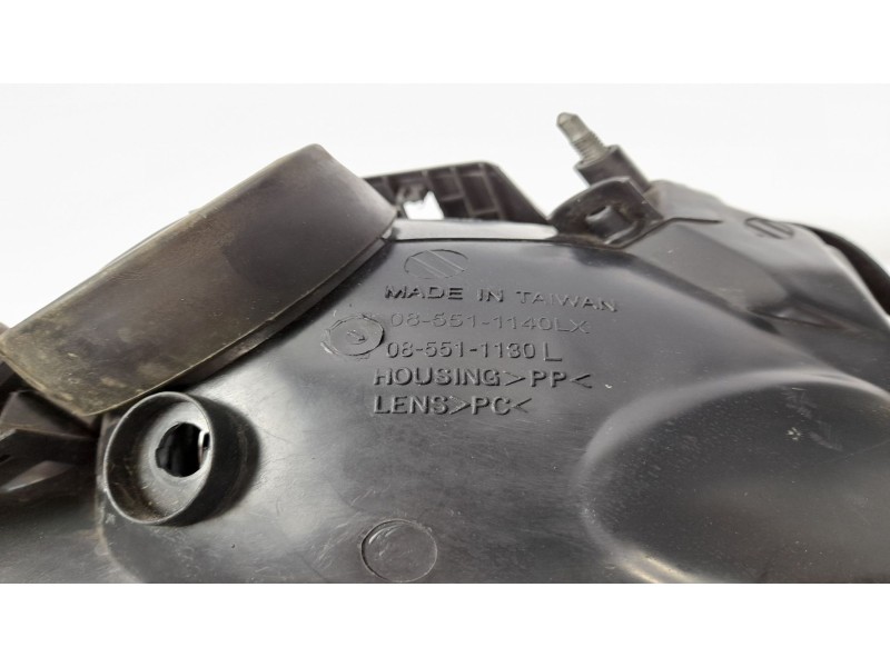 Recambio de faro derecho para renault clio ii fase i (b/cbo) 1.2 referencia OEM IAM 085511130  