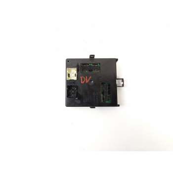 CAJA RELES / FUSIBLES 8200413974 8200447440 8200346815