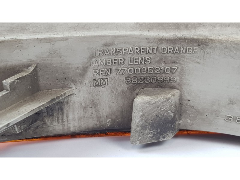 Recambio de piloto delantero izquierdo para renault master ii furgón (fd) 2.8 dti referencia OEM IAM 7700352103  