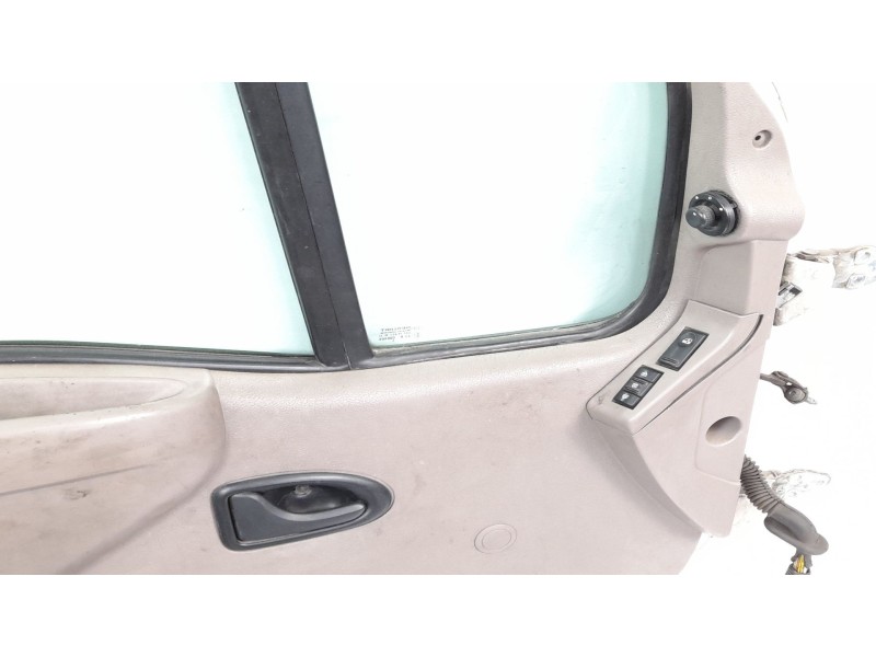 Recambio de puerta delantera izquierda para renault master ii furgón (fd) 2.8 dti referencia OEM IAM   