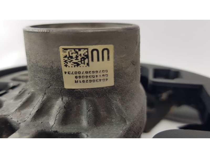 Recambio de volante para renault megane iii coupe dynamique referencia OEM IAM 6109209  