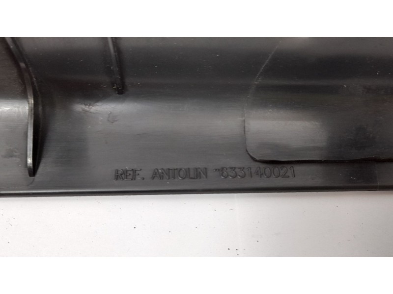 Recambio de moldura para renault megane iii coupe dynamique referencia OEM IAM 633140021 769510002R 