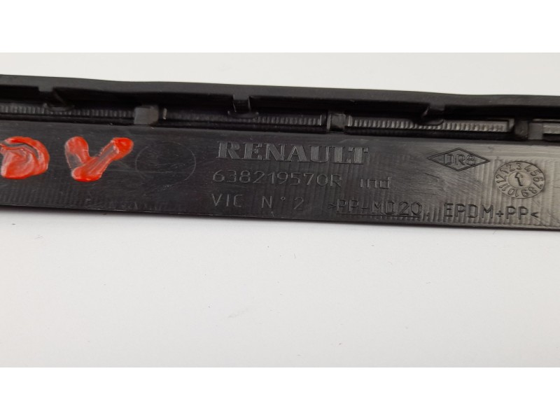 Recambio de moldura para renault megane iii coupe dynamique referencia OEM IAM 638219570R  
