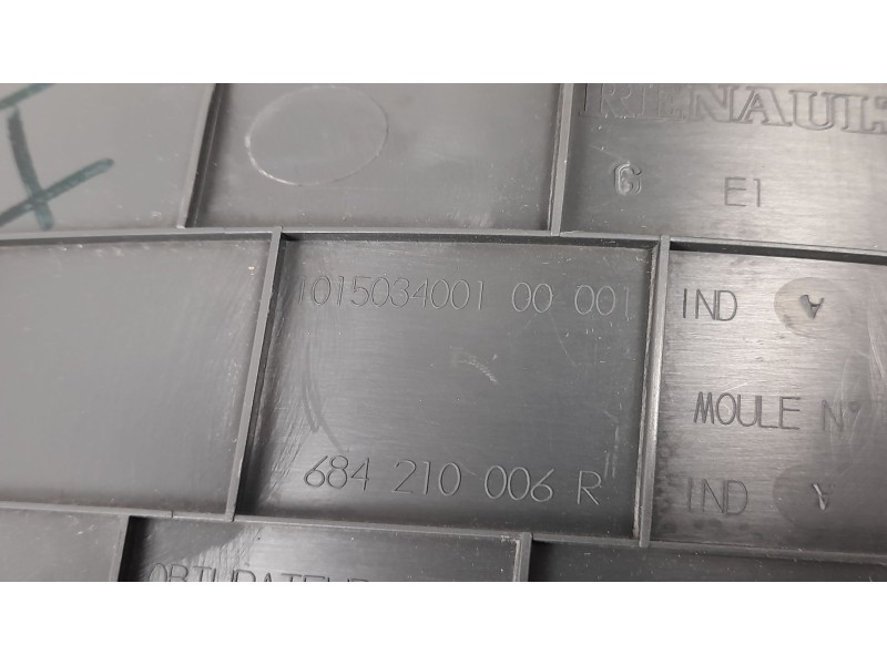 Recambio de moldura para renault megane iii coupe dynamique referencia OEM IAM 684210006R 101503400100001 40321M