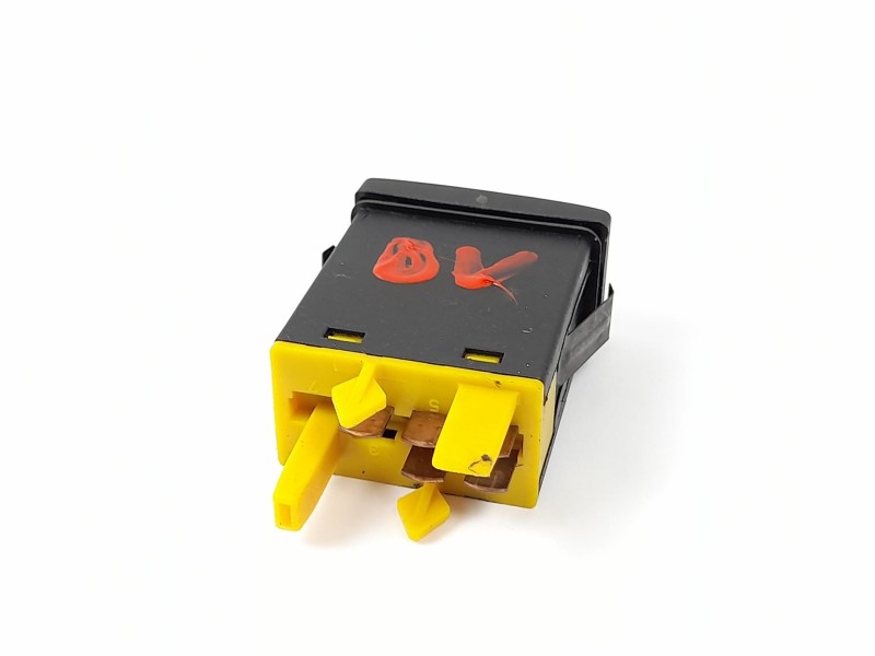 Recambio de interruptor para audi a4 avant (b5) 1.9 tdi referencia OEM IAM 4D0941563  