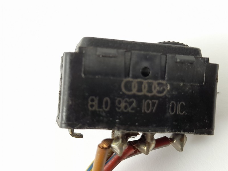 Recambio de interruptor para audi a4 avant (b5) 1.9 tdi referencia OEM IAM 8L096210701C  