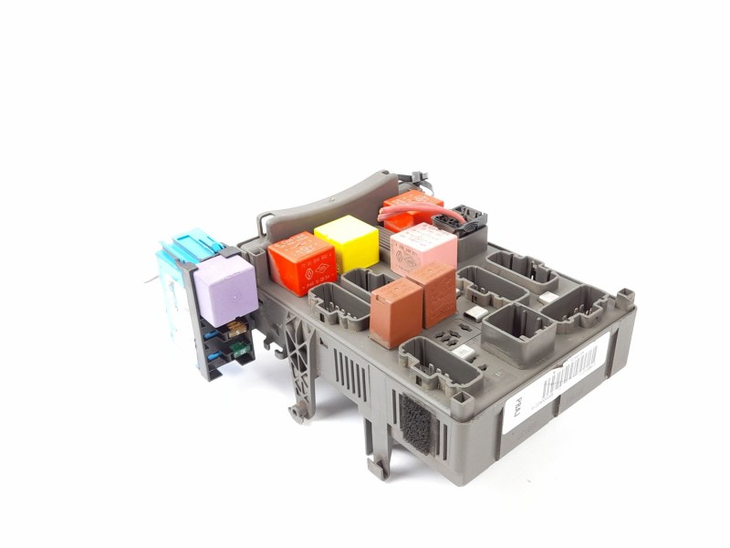 Recambio de caja reles / fusibles para renault laguna ii (bg0) 1.9 dci diesel referencia OEM IAM 8200004201E  