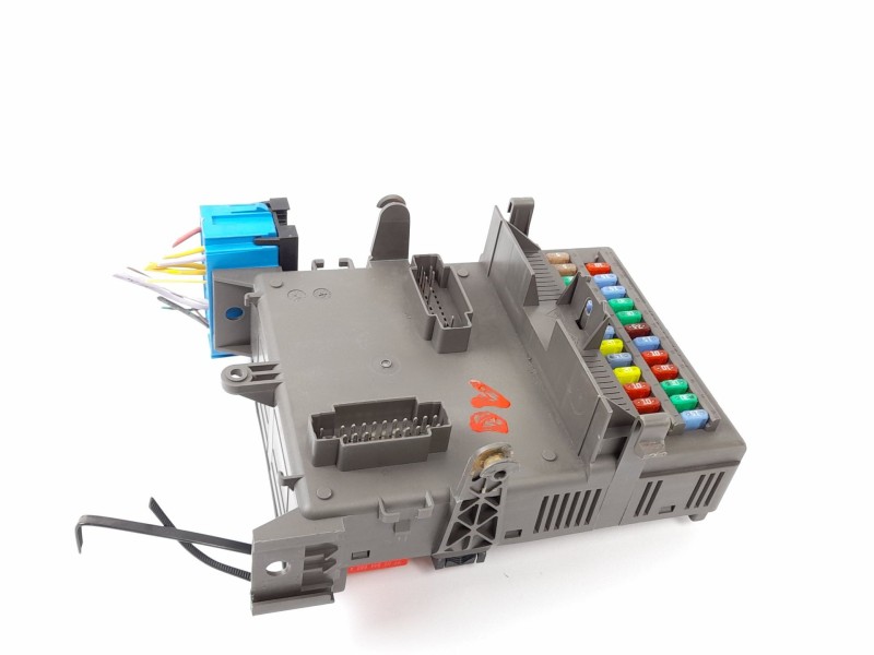 Recambio de caja reles / fusibles para renault laguna ii (bg0) 1.9 dci diesel referencia OEM IAM 8200004201E  