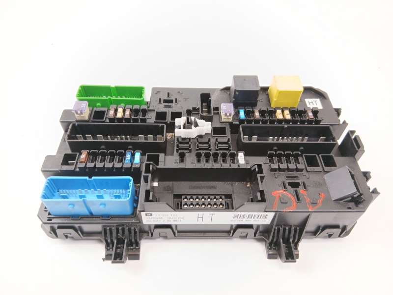 CAJA RELES / FUSIBLES 13222173 