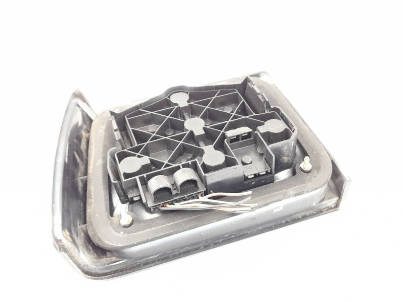 Recambio de piloto trasero derecho para volkswagen jetta (161/163) 1.6 básico referencia OEM IAM 165945112A  