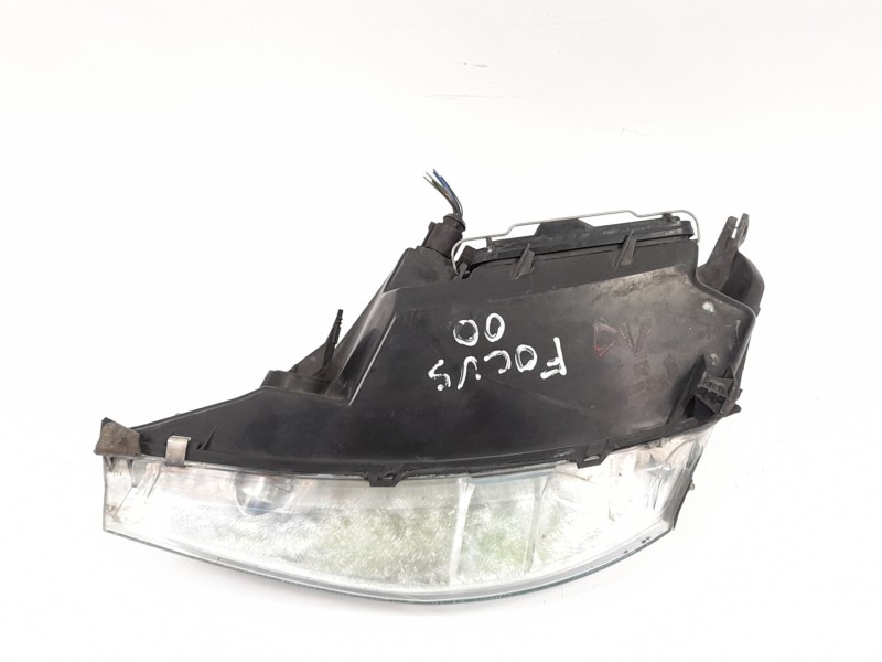 Recambio de faro derecho para ford focus sedán (dfw) 1.8 tdci referencia OEM IAM 2M5113W029BD  