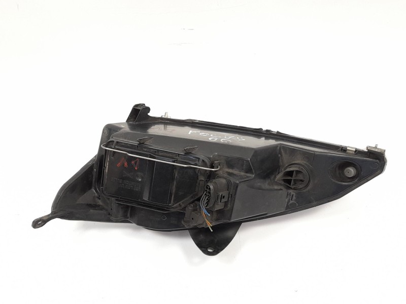Recambio de faro derecho para ford focus sedán (dfw) 1.8 tdci referencia OEM IAM 2M5113W029BD  