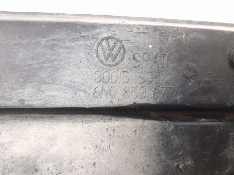 Recambio de rejilla delantera para volkswagen polo berlina (6n1) 1.9 diesel referencia OEM IAM 6N0853677  