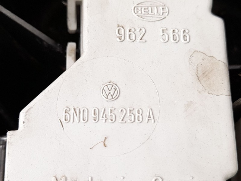 Recambio de piloto trasero derecho para volkswagen polo berlina (6n1) 1.9 diesel referencia OEM IAM 962566  