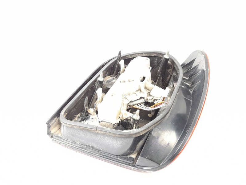 Recambio de piloto trasero izquierdo para volkswagen polo berlina (6n1) 1.9 diesel referencia OEM IAM 962565  