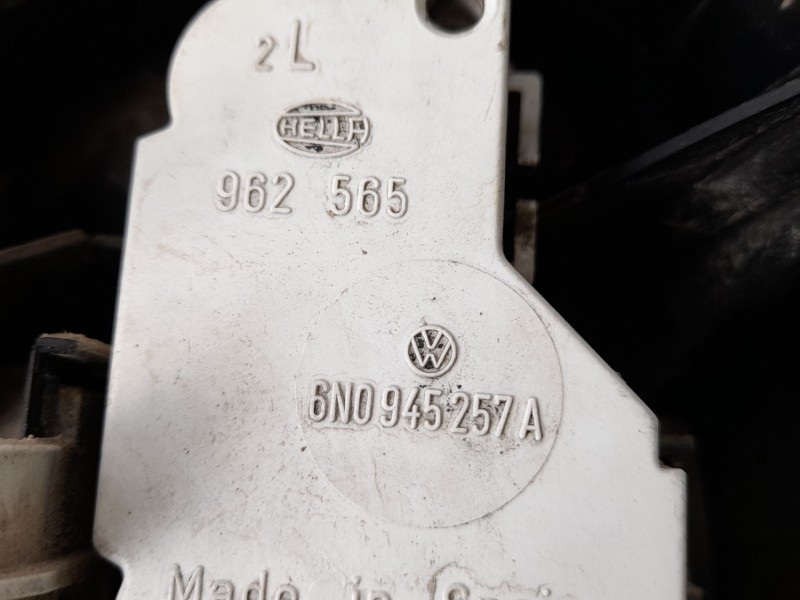 Recambio de piloto trasero izquierdo para volkswagen polo berlina (6n1) 1.9 diesel referencia OEM IAM 962565  