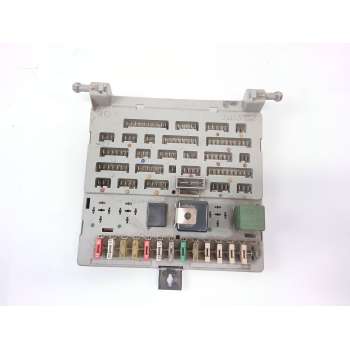 CAJA RELES / FUSIBLES 
