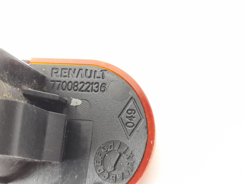 Recambio de piloto lateral izquierdo para renault clio ii fase i (b/cbo) 1.2 referencia OEM IAM 7700822136  