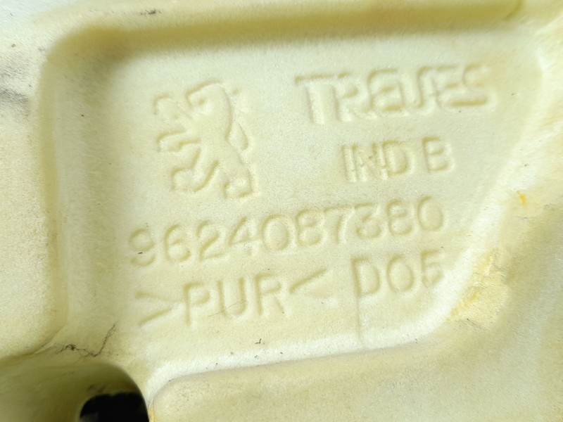 Recambio de molduras delanteras para peugeot 106 (s1) 1.5 d referencia OEM IAM 9624087380 9623028777 