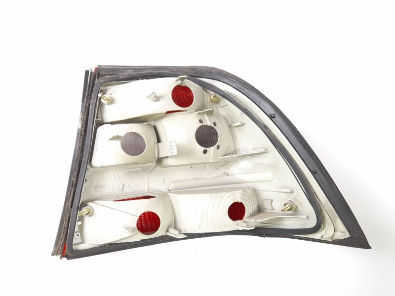 Recambio de piloto trasero izquierdo para opel vectra b (j96) 2.0 dti 16v (f19) referencia OEM IAM 37370748  