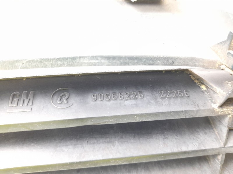 Recambio de rejilla delantera para opel vectra b (j96) 2.0 dti 16v (f19) referencia OEM IAM 90568226  