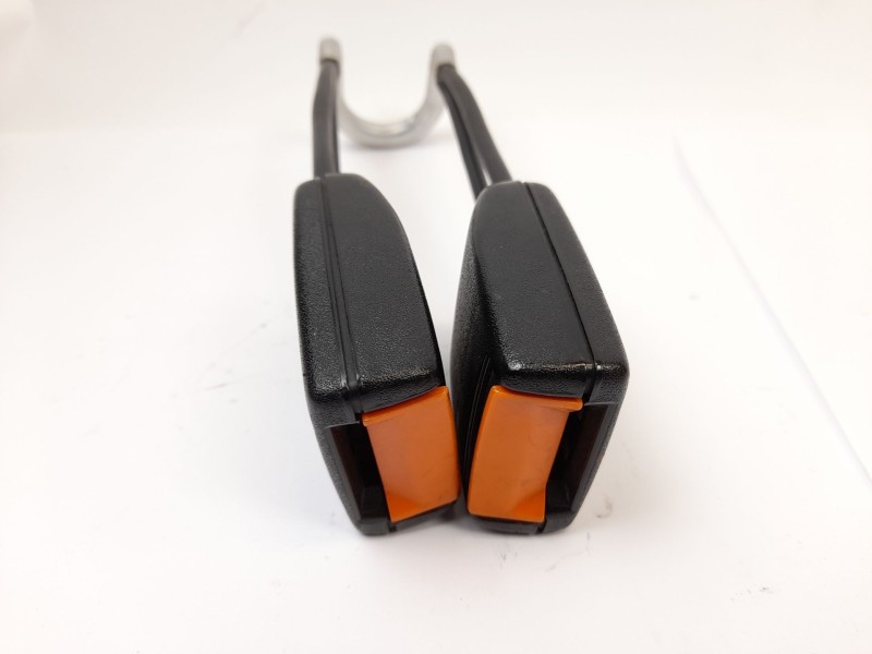 Recambio de enganche cinturon seguridad trasero central para volkswagen golf iii (1h1) 1.9 tdi referencia OEM IAM 1H0857739A  