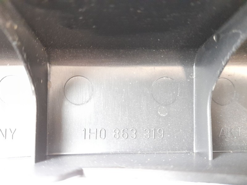 Recambio de consola central para volkswagen golf iii (1h1) 1.9 tdi referencia OEM IAM 1H0863319  
