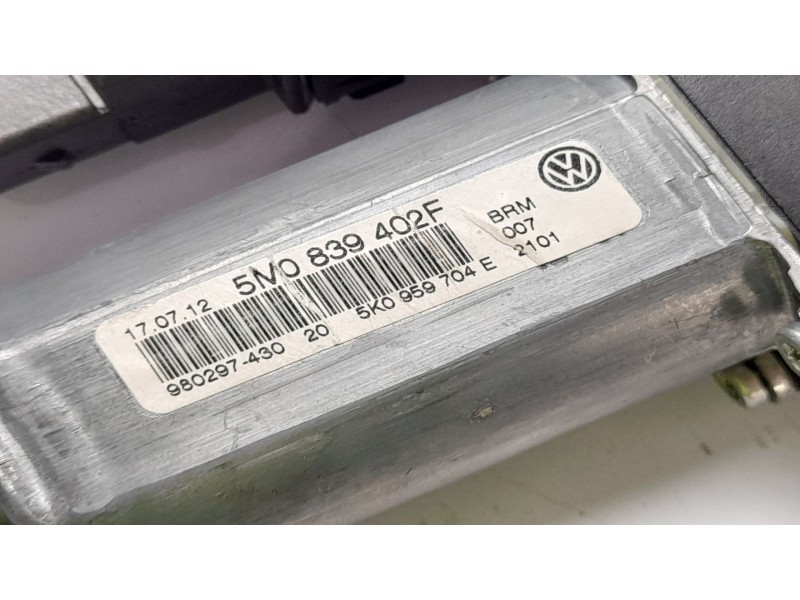 Recambio de motor elevalunas trasero derecho para volkswagen golf plus (521) advance referencia OEM IAM 0130821430 5M0839402F 