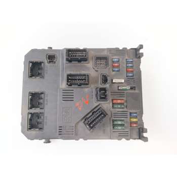 CAJA RELES / FUSIBLES 