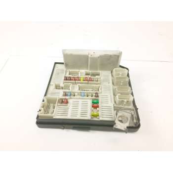 CAJA RELES / FUSIBLES 8200481 
