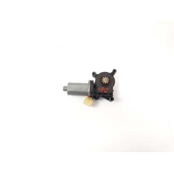 MOTOR ELEVALUNAS DELANTERO DERECHO 0130821709 119153XXX