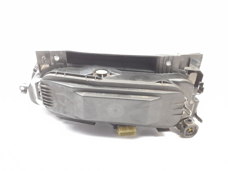 Recambio de faro derecho para citroen xantia berlina 2.0 hdi sx referencia OEM IAM 88205034  