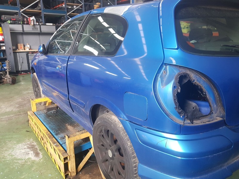 nissan almera ii hatchback (n16) del año 2000