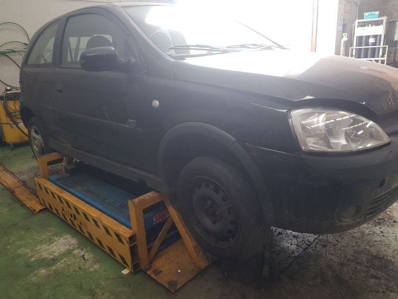 opel corsa c (x01) del año 2000