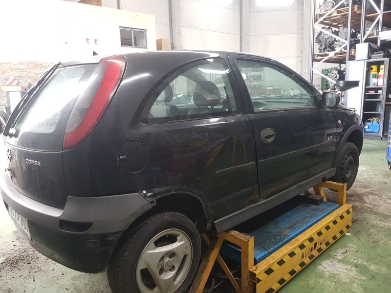 opel corsa c (x01) del año 2000