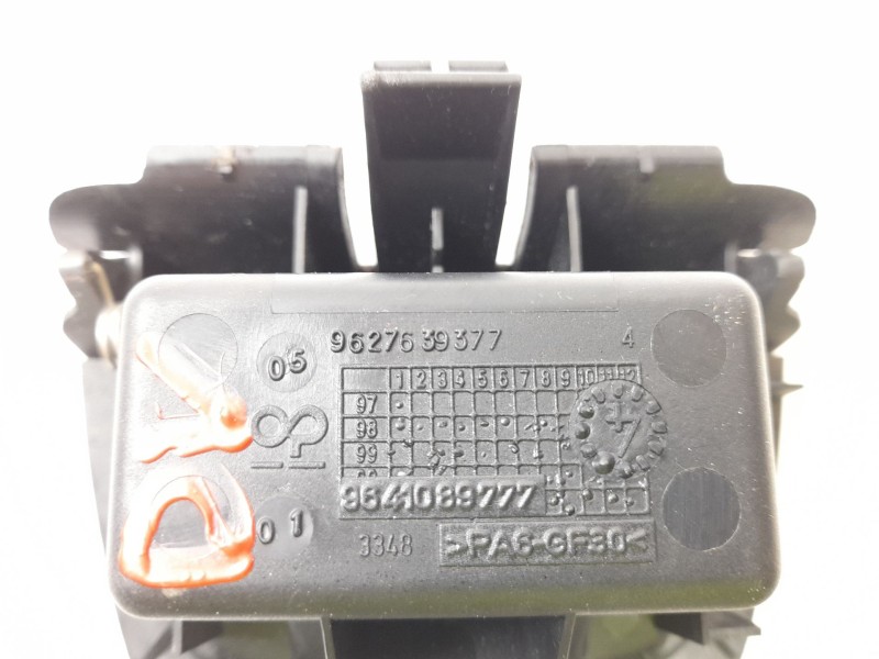 Recambio de cenicero para peugeot 206 berlina 1.4 i referencia OEM IAM 9627639377  
