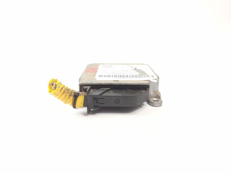 Recambio de centralita airbag para kia carnival ii 2.9 crdi lx referencia OEM IAM 0K52Y677F0A  