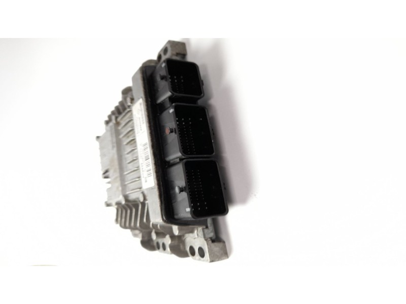 Recambio de centralita motor uce para renault scenic ii 1.5 dci diesel referencia OEM IAM 8200804775  
