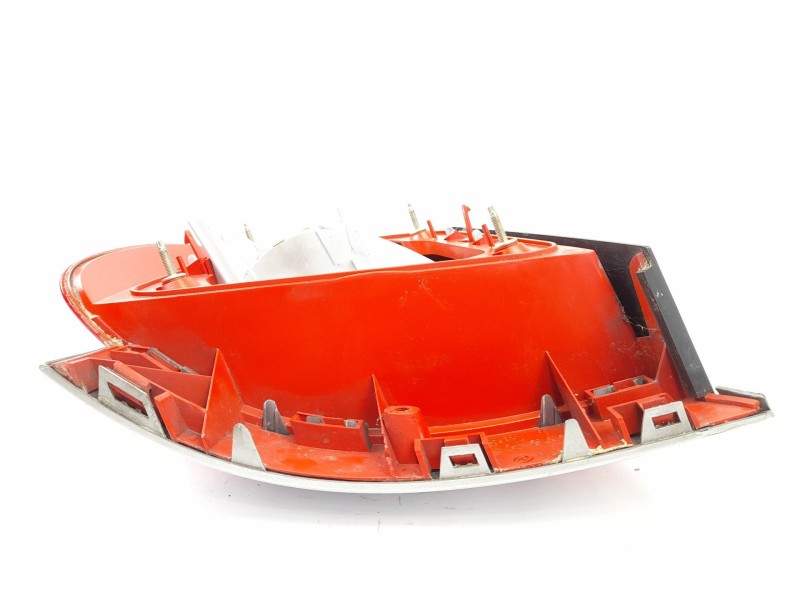 Recambio de piloto trasero derecho para audi a4 1.9 tdi 5 referencia OEM IAM 8D0945096D  