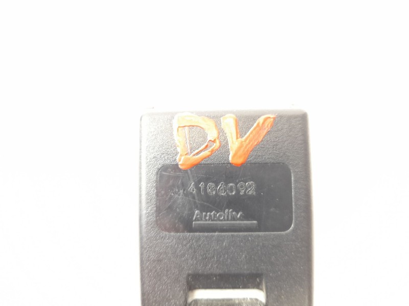 Recambio de enganche cinturon seguridad trasero derecho para peugeot 206 berlina 1.4 i referencia OEM IAM 4186092  