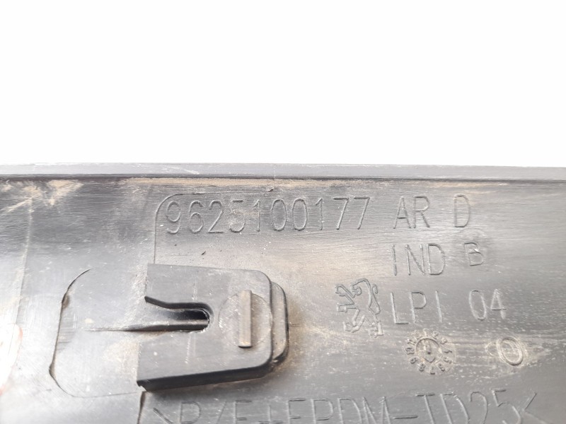 Recambio de moldura para peugeot 206 fastback (2a/c) 1.9 d referencia OEM IAM 9625100177  