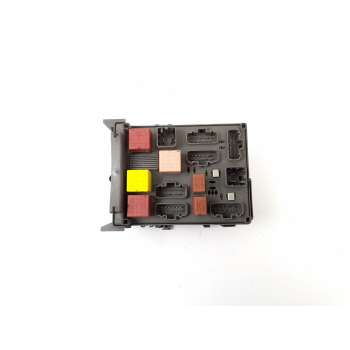 CAJA RELES / FUSIBLES 8200447440A 518835111
