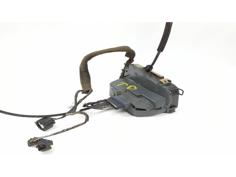 Recambio de cerradura puerta trasera derecha para renault scenic ii 1.9 dci diesel referencia OEM IAM 8200235839  