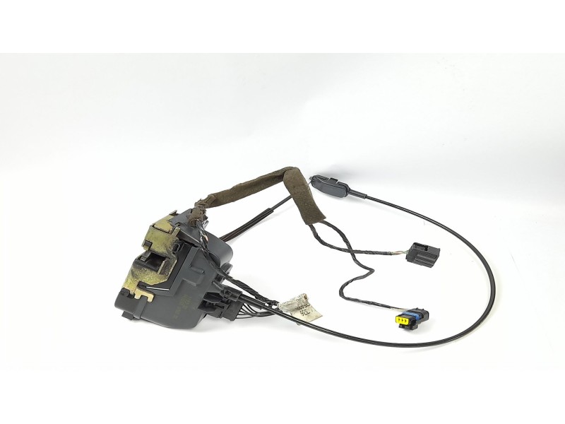 Recambio de cerradura puerta trasera derecha para renault scenic ii 1.9 dci diesel referencia OEM IAM 8200235839  