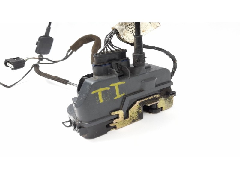Recambio de cerradura puerta trasera izquierda para renault scenic ii 1.9 dci diesel referencia OEM IAM 8200235839  
