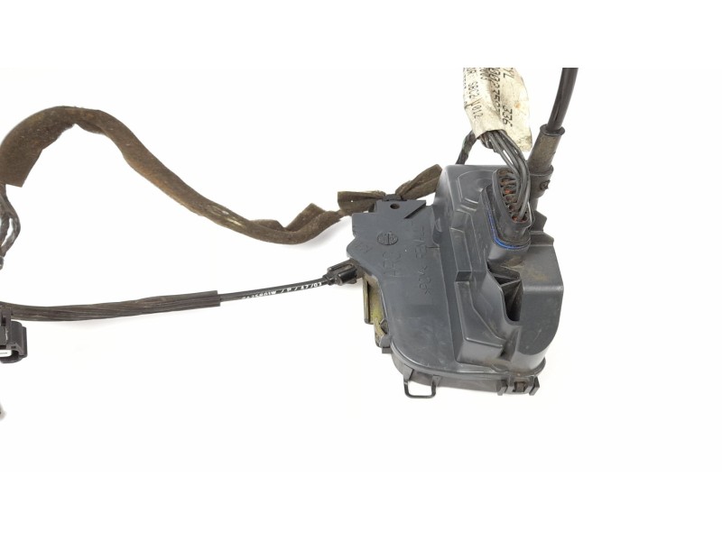 Recambio de cerradura puerta trasera izquierda para renault scenic ii 1.9 dci diesel referencia OEM IAM 8200235839  