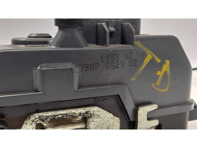 Recambio de cerradura puerta trasera derecha para renault scenic ii 1.5 dci diesel referencia OEM IAM 119332 12070920 