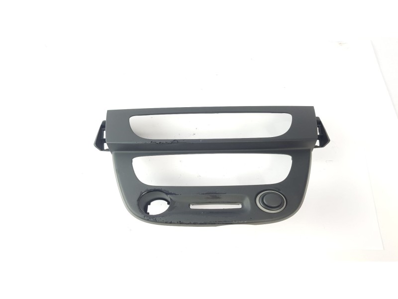 Recambio de molduras delanteras para renault megane iii coupe dynamique referencia OEM IAM 682600020R  