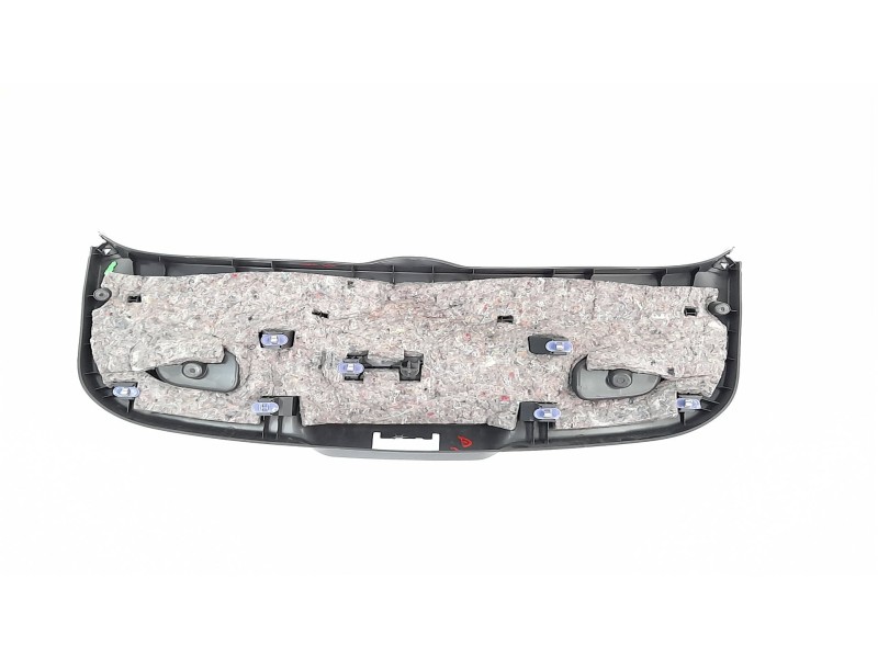 Recambio de guarnecido porton trasero para renault megane iii coupe dynamique referencia OEM IAM 909000162R  