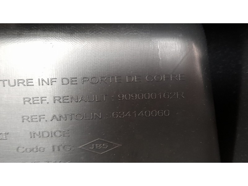 Recambio de guarnecido porton trasero para renault megane iii coupe dynamique referencia OEM IAM 909000162R  